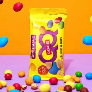 SNAQ fabriq drageee ar zemesriekstu un piena šokolādi, 40 g