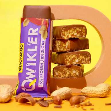 SNAQ Fabriq Qwikler Bar "Zemesriekstu un piena karamele", 40G – madala kalorsusega toode firmalt Snaq Fabriq, osta SportFit-ist